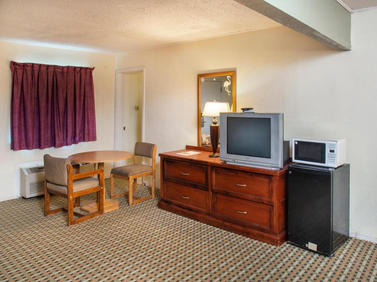 Rest Inn - Extended Stay, I-40 Airport, Wedding & Event Center Амарилло Экстерьер фото